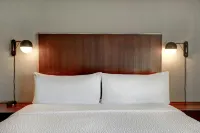 Four Points by Sheraton Toronto Mississauga - โรงแรมราคาถูก