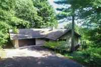 Quality, Modern Home with Lake Superior & Madeline Island Views & Sauna - WiFi