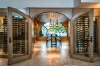 Delta Hotels Grand Okanagan Resort - Barer
