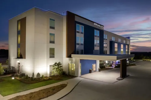 SpringHill Suites Birmingham Gardendale - parking