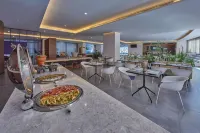 City Express Plus by Marriott San Luis Potosí - ที่มีที่จอดรถ