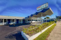 Sunrise Inn by OYO Titusville FL - parking