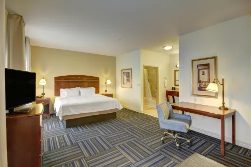Hampton Inn & Suites Alexandria - parking
