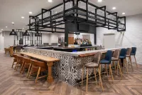 Delta Hotels Green Bay - bar