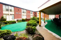 Boarders Inn & Suites by Cobblestone Hotels - Grand Island - Pet friendly