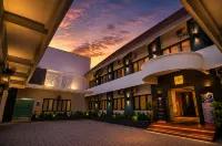 Maesa Hotel - Parking