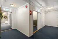 Enter Backpack Hotel - parking