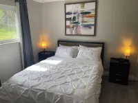 Cheerful 4 Bedroom Home - Back Yard/Game Room! - Wi-Fi
