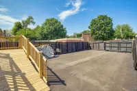 Colorful & Convenient Darby Apt, 7 Mi to Stadiums! - Apartments