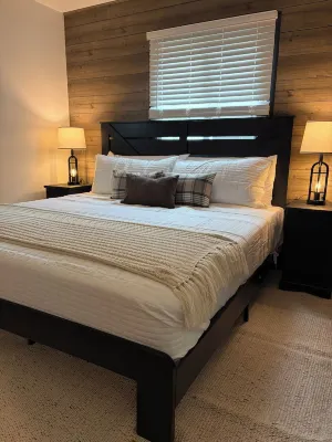 Cozy 2Br • Firepit • Minutes to Downtown & UW Campus • Near Lake Winnebago - 3星級