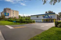 Days Inn by Wyndham Gainesville Hospital/University Area - 주차장