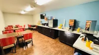 Days Inn by Wyndham Salina I-70 - parking