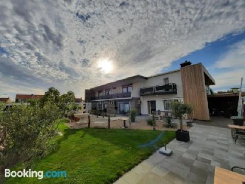 Hotel Exterior Hotel Rooms Photo