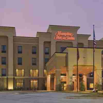 Hampton Inn & Suites Pine Bluff Hotel Exterior