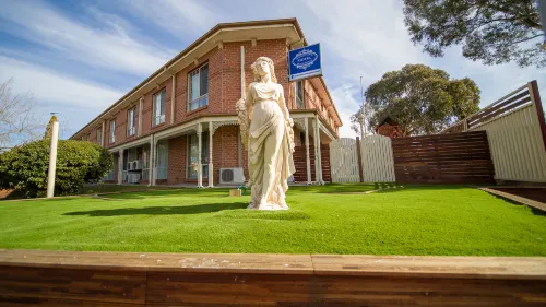 Hamilton's Queanbeyan Motel Hotels in Queanbeyan West