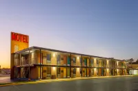 Starved Rock Motor Inn - parking