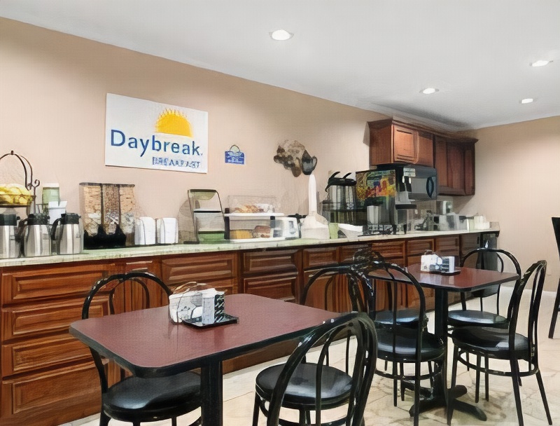 Days Inn by Wyndham Savannah
