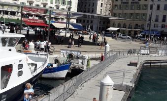 Le Pytheas Vieux Port Marseille