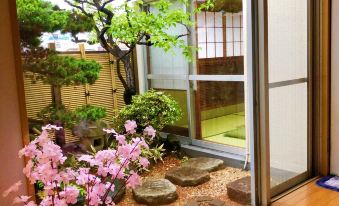 8 Minutes Walk from Shinjuku ShinOkubo 108  Japa