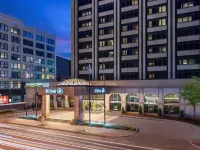 Hilton Indianapolis Hotel & Suites Hotels near Monument Circle