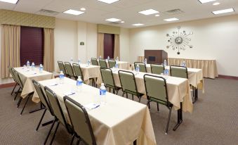 Holiday Inn Express Lordstown-Newton Falls/Warren