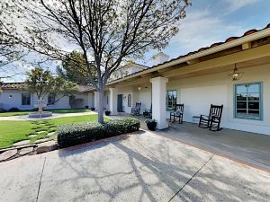 Exceptional Vacation in Paso Robles 4 Bedroom Home