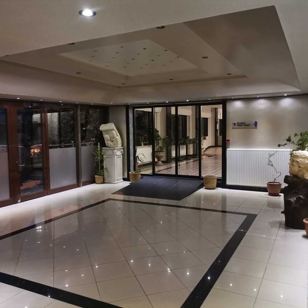 Iris Hotel