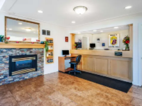 Super 8 by Wyndham 100 Mile House Hotels in 100 Mile House