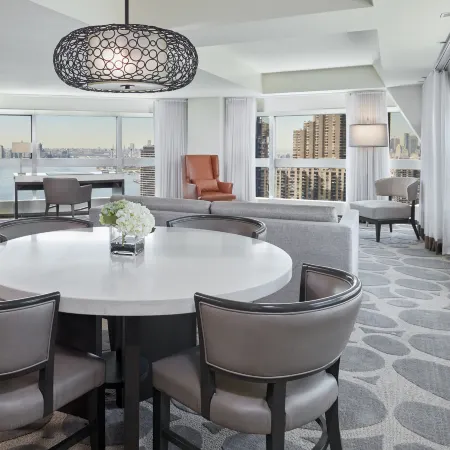 Millennium Hilton New York One UN Plaza Отели рядом с достопримечательностью «Верхний Вест-Сайд»