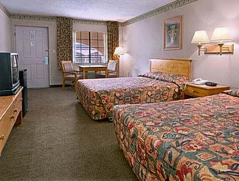 Days Inn & Suites by Wyndham Starkville