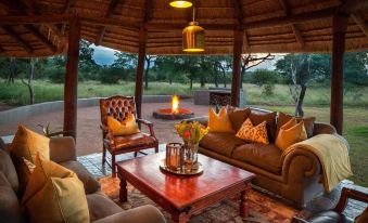 Thornybush Jackalberry Lodge