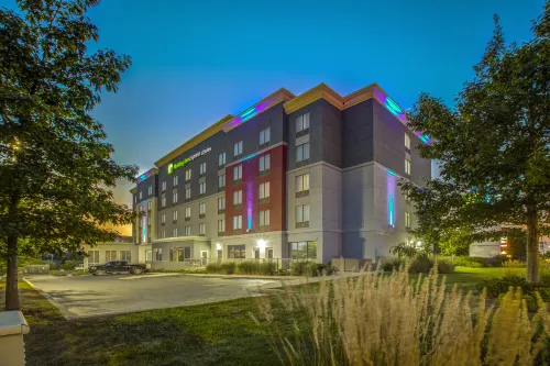 Holiday Inn Express & Suites WOODSTOCK SOUTH by IHG - 3-Star