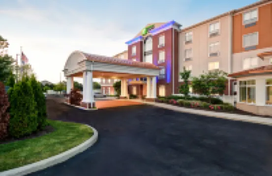 Holiday Inn Express & Suites SCHERERVILLE by IHG