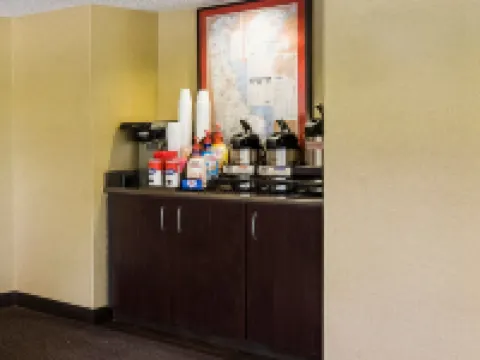 Red Roof Plus+ Wilmington - Newark Hotels in Newark