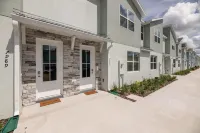 Luxury 5 Bedroom Home 10 Minutes from Disney