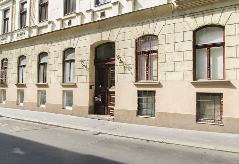 Real Apartments Hegedű-Budapest Updated 2023 Room Price-Reviews & Deals |  Trip.com