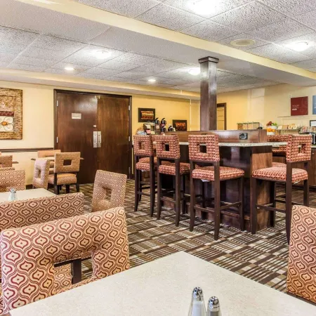 Comfort Inn & Suites Ballpark Area
