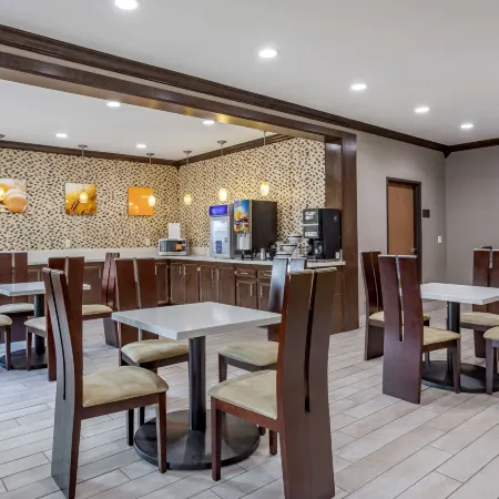 Comfort Inn & Suites North Little Rock JFK Blvd Отели в г. Норт-Литл-Рок