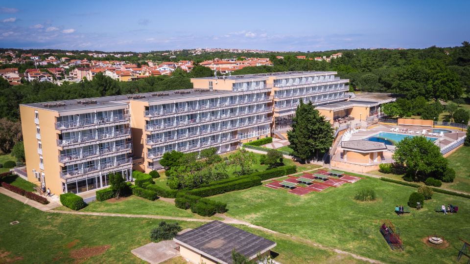 Arena Hotel Holiday