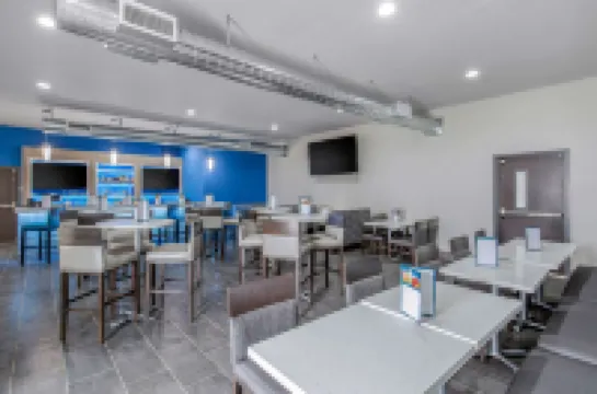 Clarion Inn & Suites DFW North