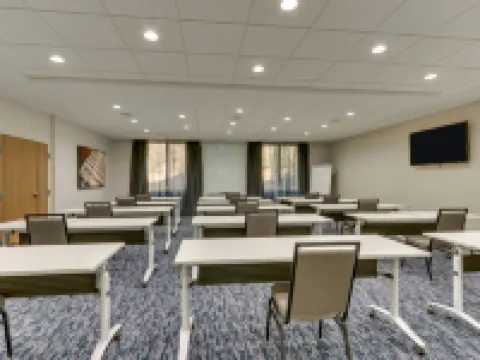 フェアフィールド イン & スイーツ バイ マリオット ダルトン ドールトンのホテル