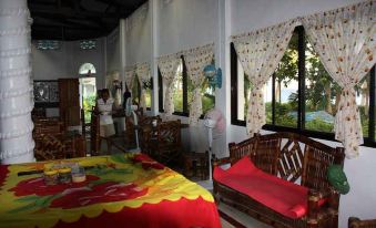 Octopussy Bungalow Beach Resort - Housity