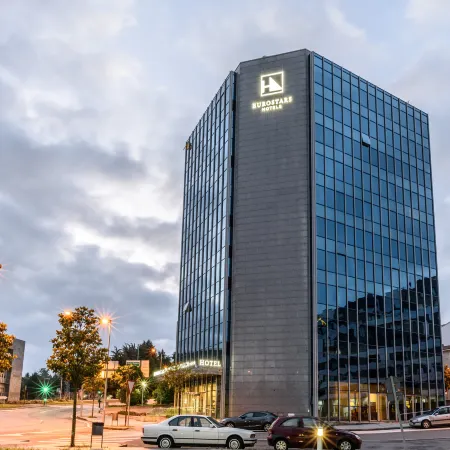 Eurostars Gran Hotel Santiago Отели рядом с достопримечательностью «Praza da Quintana»