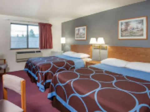 Super 8 by Wyndham Salmon Arm Hotels in Salmon Arm