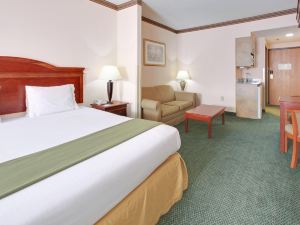 Holiday Inn Express & Suites Cleveland