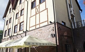 Honey Bridge Hotel