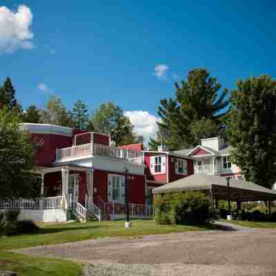 Auberge de La Tour du Lac Hotel Exterior