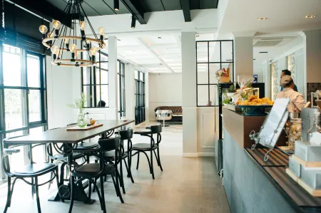 Marquise Boutique Hotel Отели рядом с достопримечательностью «Laem Charoen Beach»