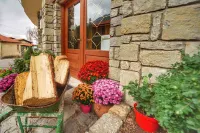 To Balkoni Tis Agorianis Hotels in Eptalofos