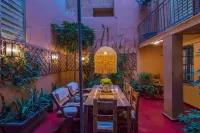Art Pantheon - Suites & Apartments Плака: отели